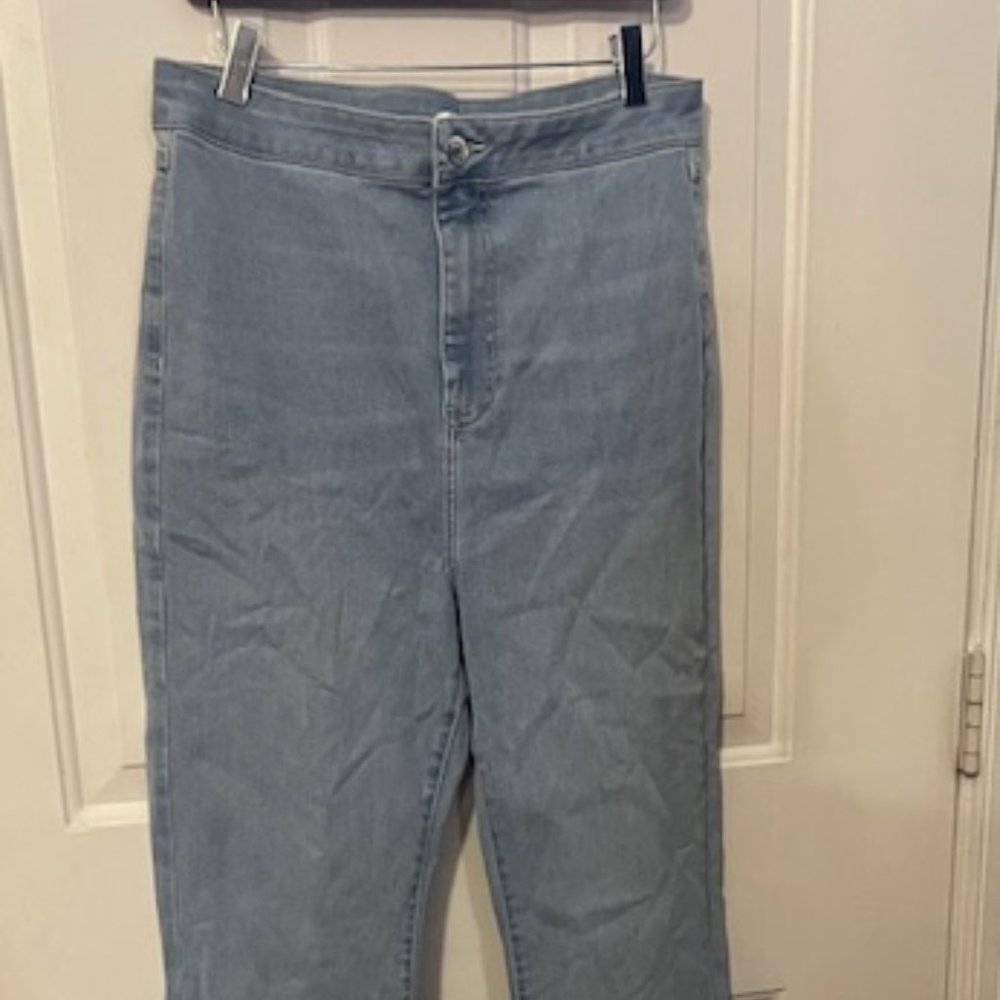 NEVER BEEN WORN- High-Rise Wide-Leg Jeans- Forever 21; Size 12